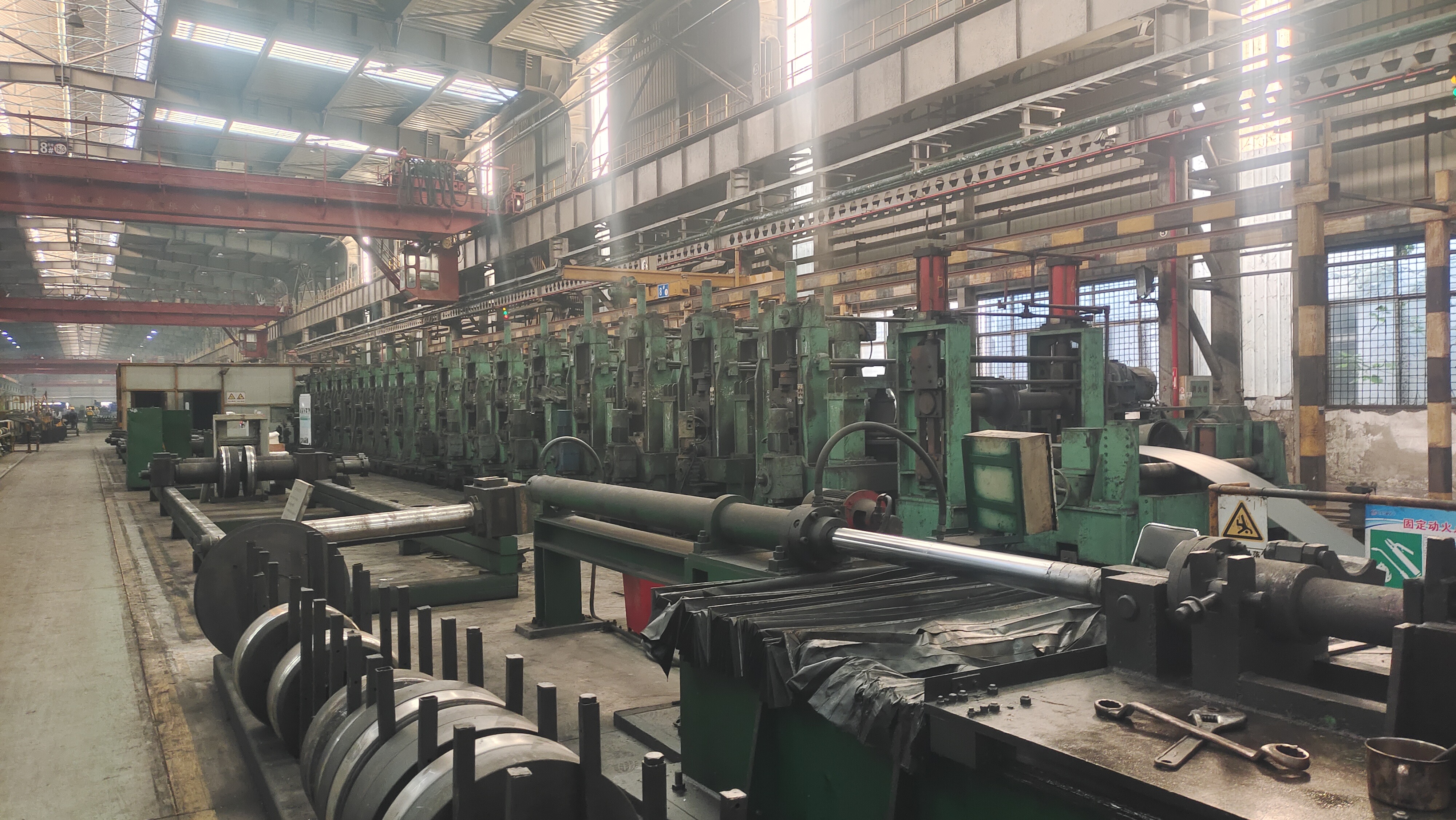 乐竞体育V9-H系列变频器：助力钢厂1250冷弯机组生产线“焕新升级”！