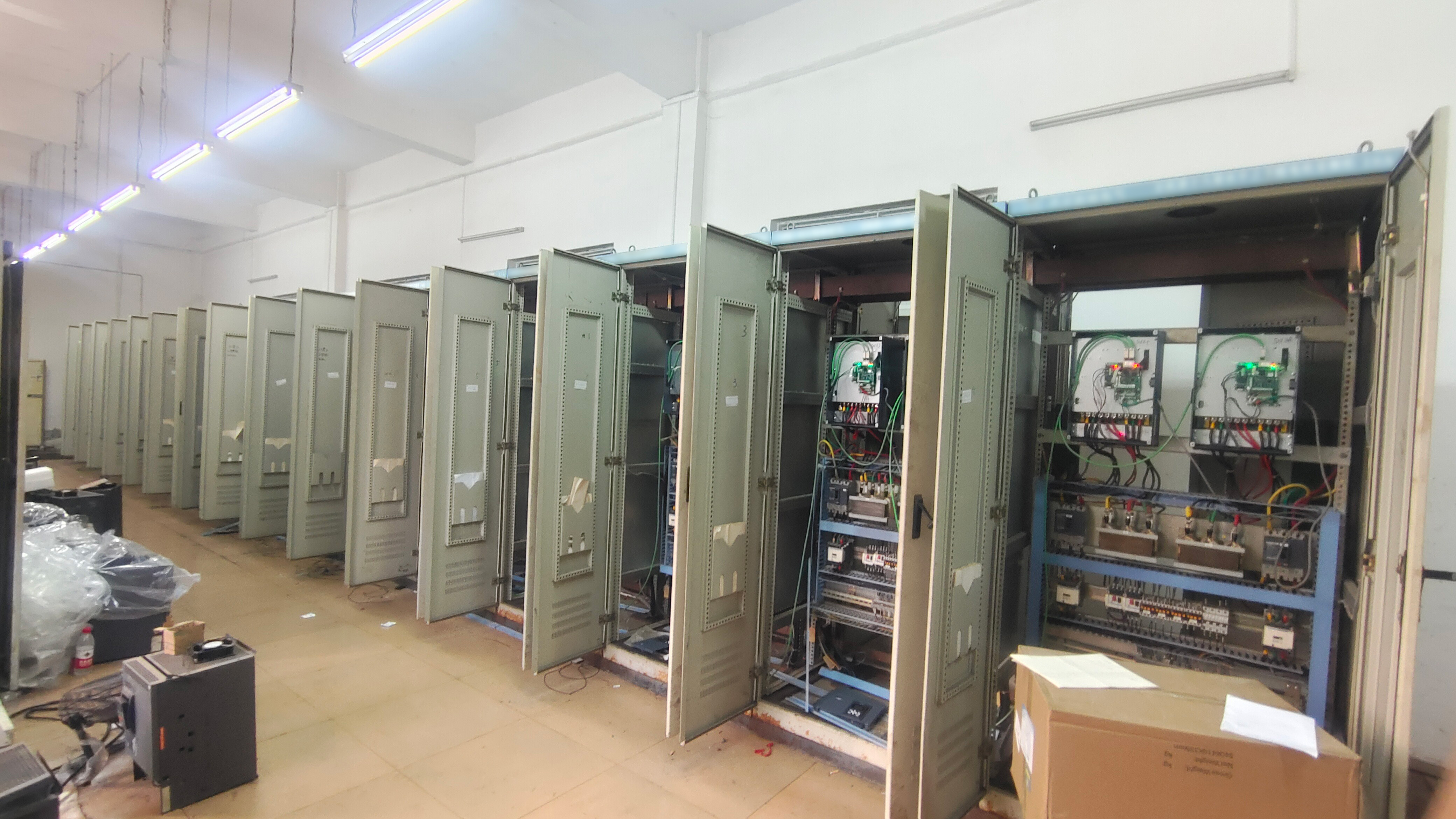 乐竞体育V9-H系列变频器：助力钢厂1250冷弯机组生产线“焕新升级”！